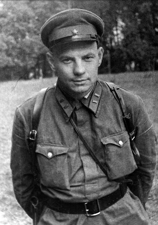 Сергей Иванович Тюльпанов. В сентябре 1941 г. полковой комиссар, был назначен начальником отдела по работе среди войск противника Политуправления Ленинградского фронта. Он постоянно информировал руководство блокадного города (А.А.Жданова, А.А. Кузнецова) о морально-политическом состоянии немецких воинских частей. В самое тяжелое время блокады, в декабре 1941 г.