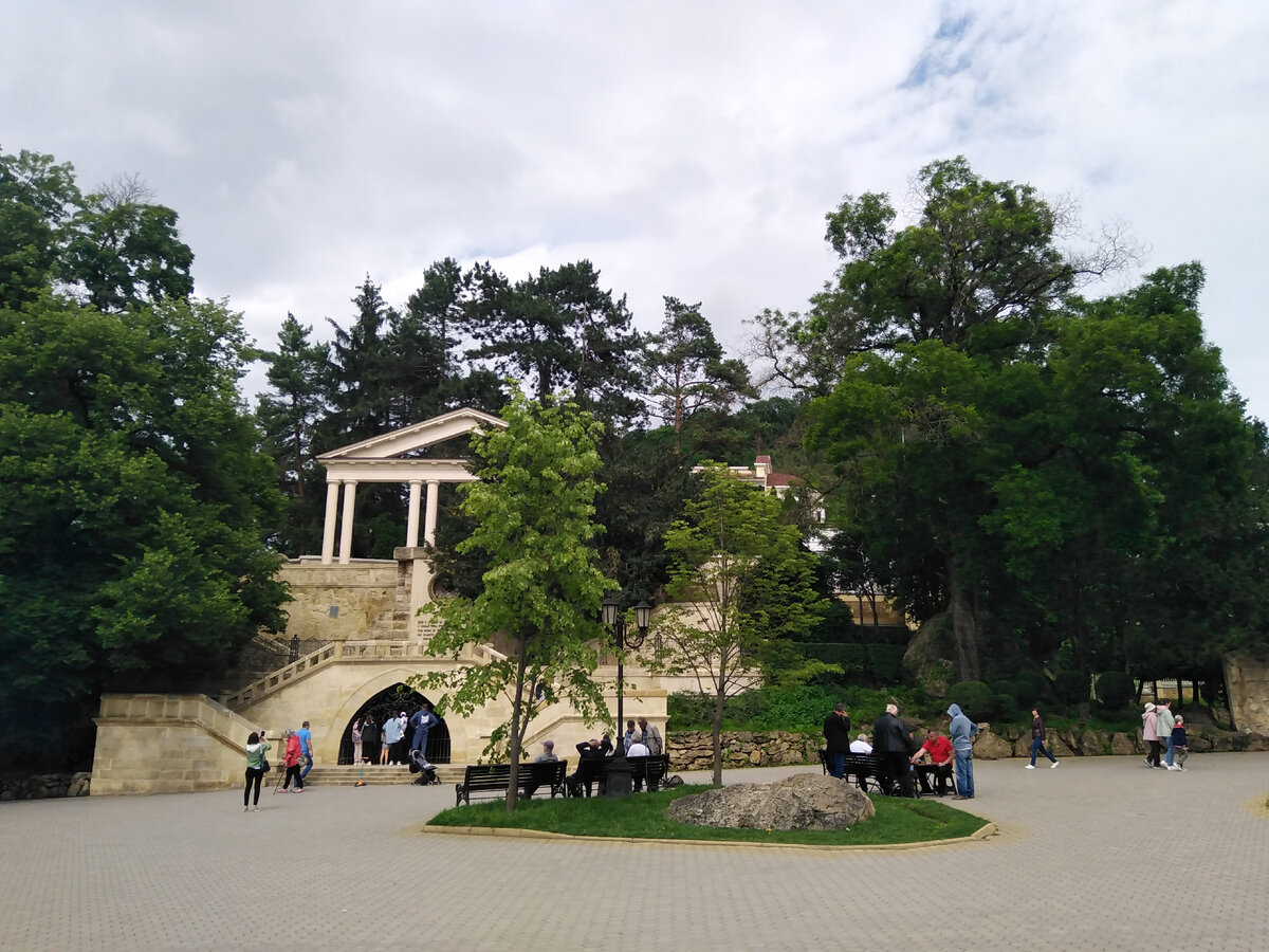 Площадь в Курортном парке