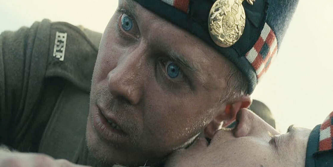 Кадр из фильма Joyeux Noël. Режиссер: Кристиан Карион. Оператор: Вальтер ван ден Энде. Производство: Artémis Productions, C.R.R.A.V, Canal+ [fr], Centre National du Cinéma, Cinéart, Ciné Cinémas, Cofimage 16, Cofinova 1, Eurimages, Filmförderungsanstalt (FFA), Films de la Guéville, Films Distribution, Groupe Un, Le Tax Shelter du Gouvernement Fédéral de Belgique, Media Pro Pictures, Medienboard Berlin-Brandenburg, Nippon Herald Films, Nord-Ouest Productions, Région Nord-Pas-de-Calais, Sat.1, SCOPE Invest, Senator Film Produktion GmbH, Soficinéma, Sogécinéma 3, TF1 Films Production, The Bureau, Uni Etoile 2. Показ в России: Централ Партнершип