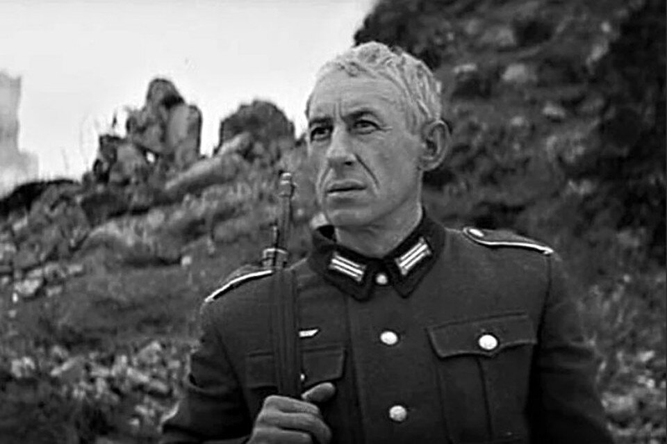    Владимир Басов был режиссером фильма "Щит и меч" и сыграл в нем роль. кадр из фильма.