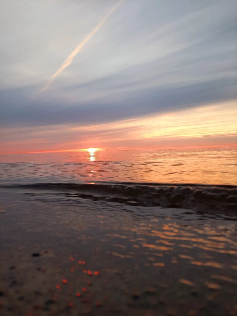 Такие тихие закаты не каждый день, а большая редкость... Чаще дождливый сумрак!