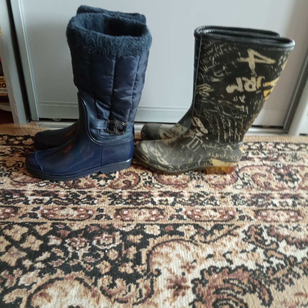 Они совершенно разные и нужны обе пары. 