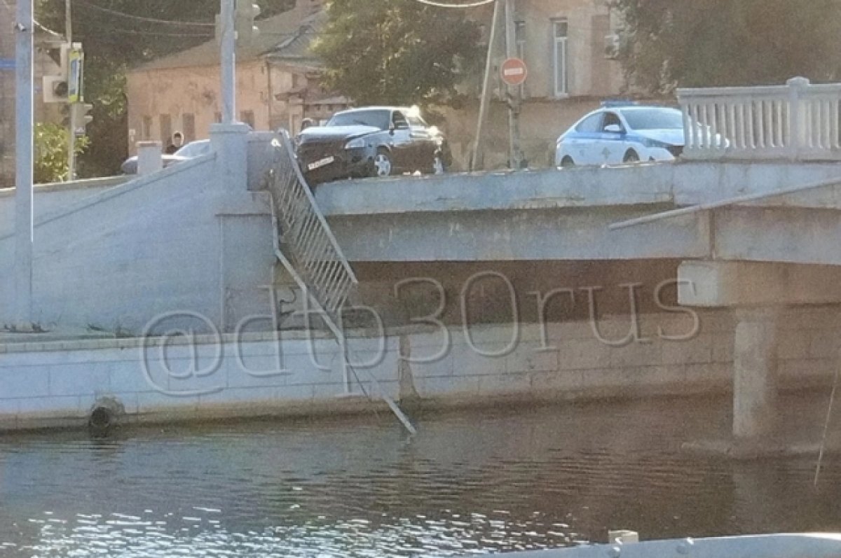    В Астрахани произошло жесткое столкновение двух отечественных автомобилей