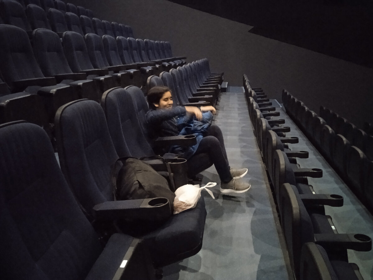 Зал почти пустой. Мишутка доволен )