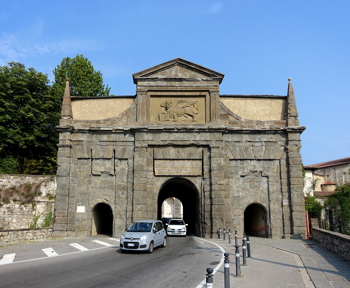 Ворота Сан-Агостино, Porta S. Agostino. Бергамо. Италия.