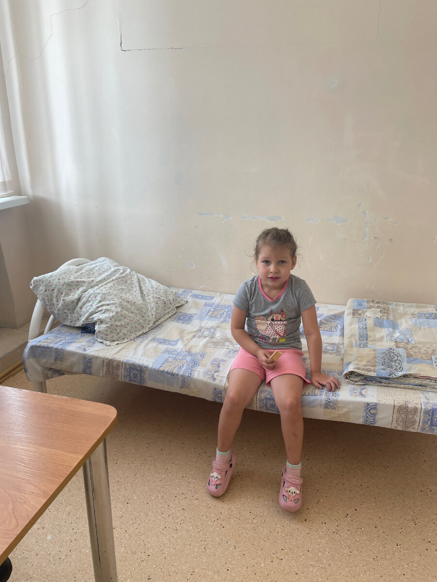 Дочка заняла самую удобную кровать 