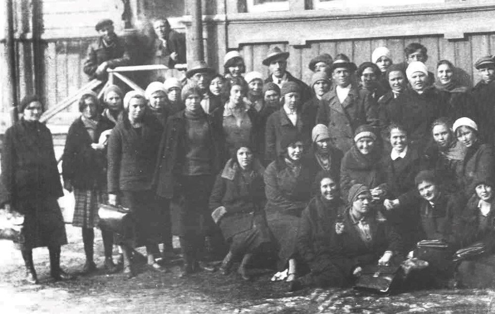 Самарский медицинский институт. Группа студентов и преподавателей начала 30-х годов