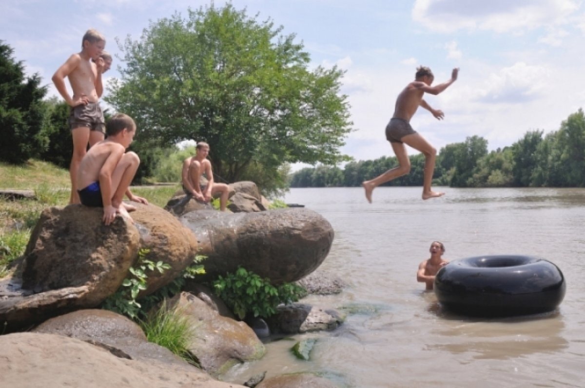    На городских пляжах Пскова и Великих Лук вода не соответствует нормам
