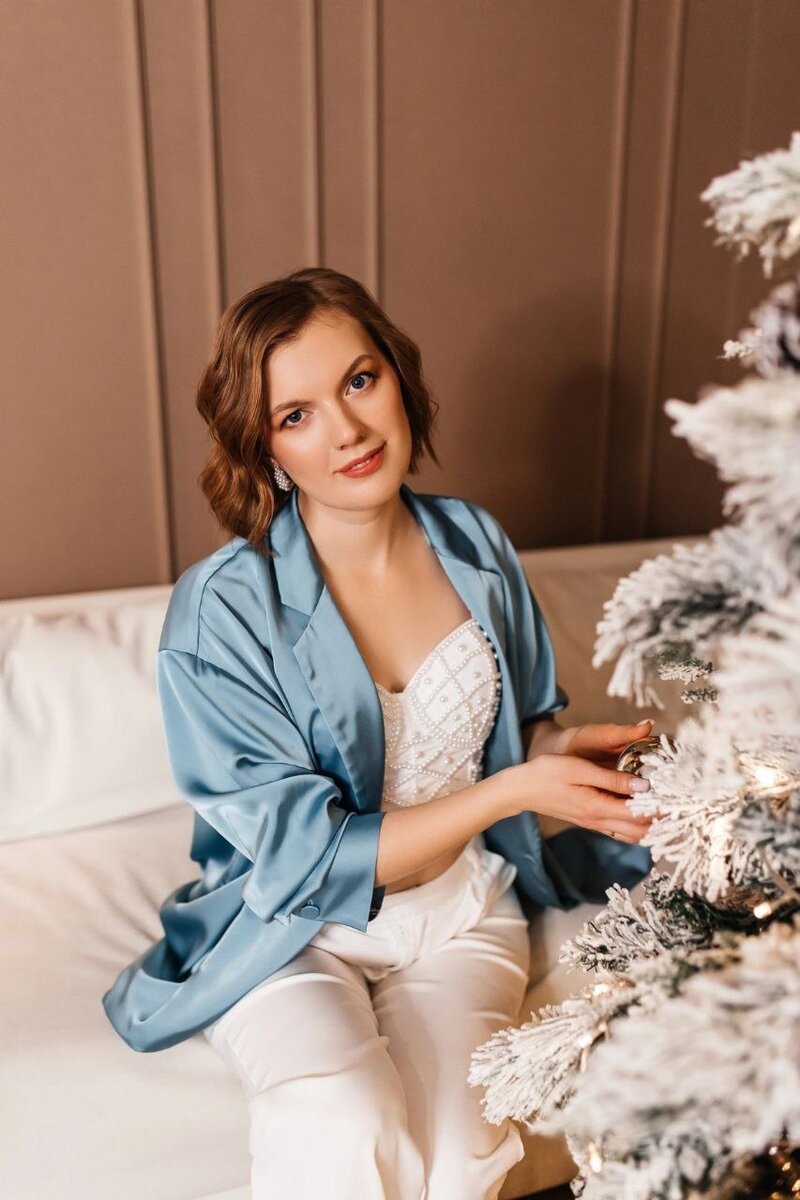 Настя - это её сестра двойняшка. 