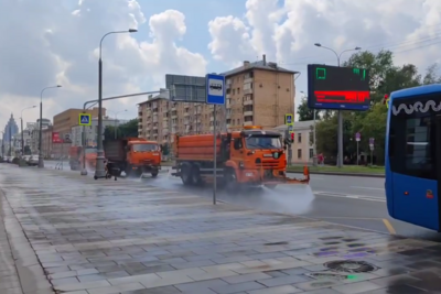    Промывка дорог в Москве ©Скриншот