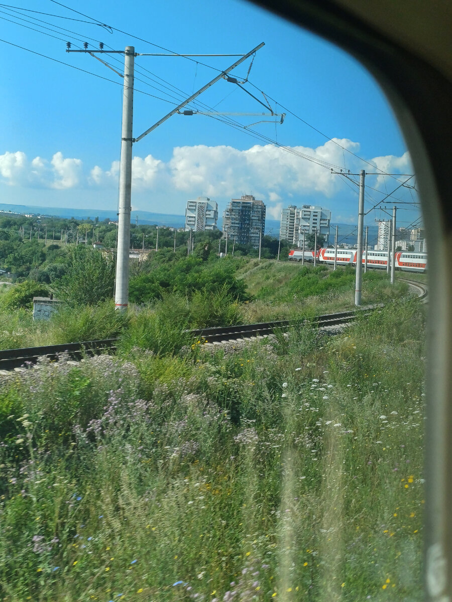 Через пять минут поезд прибудет в Кисловодск 
