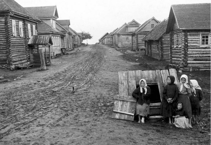 Симбирская губерния. Черемисские крестьяне с граблями. 1870-е гг. Старые фотогра