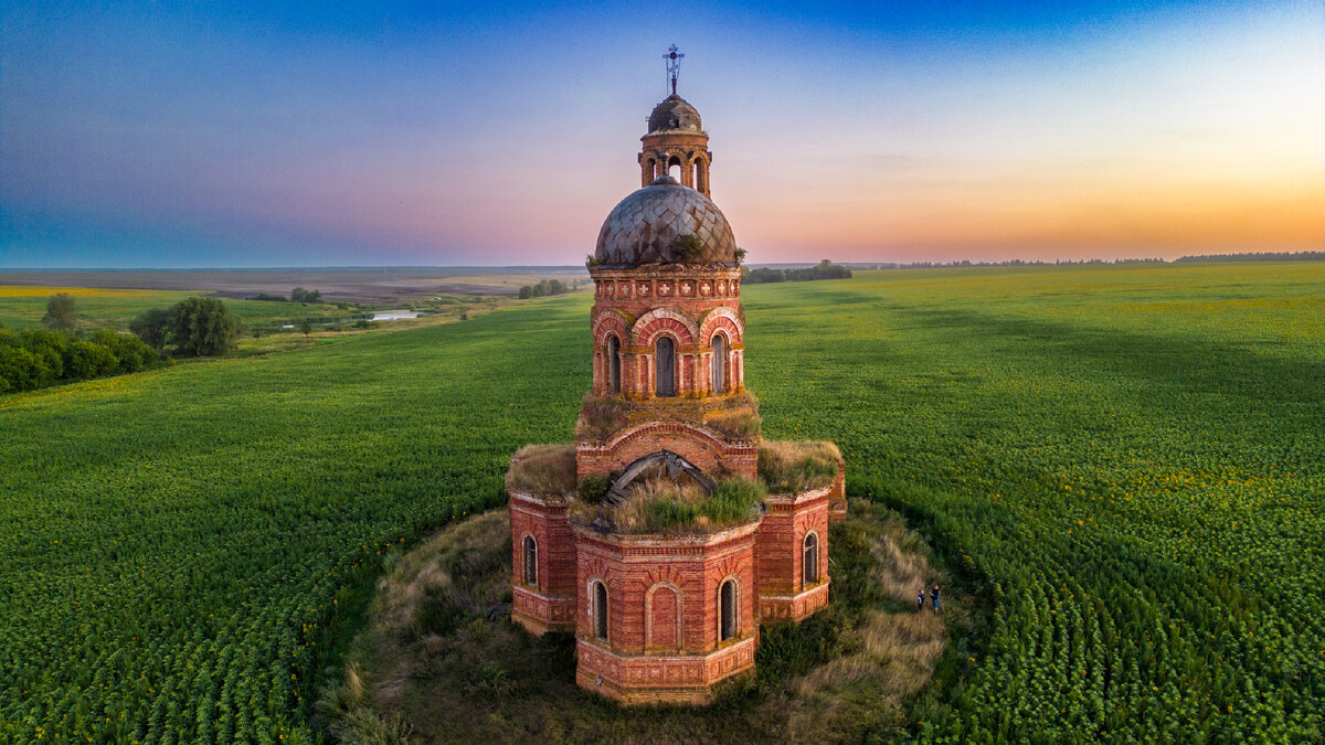 Церковь в поле