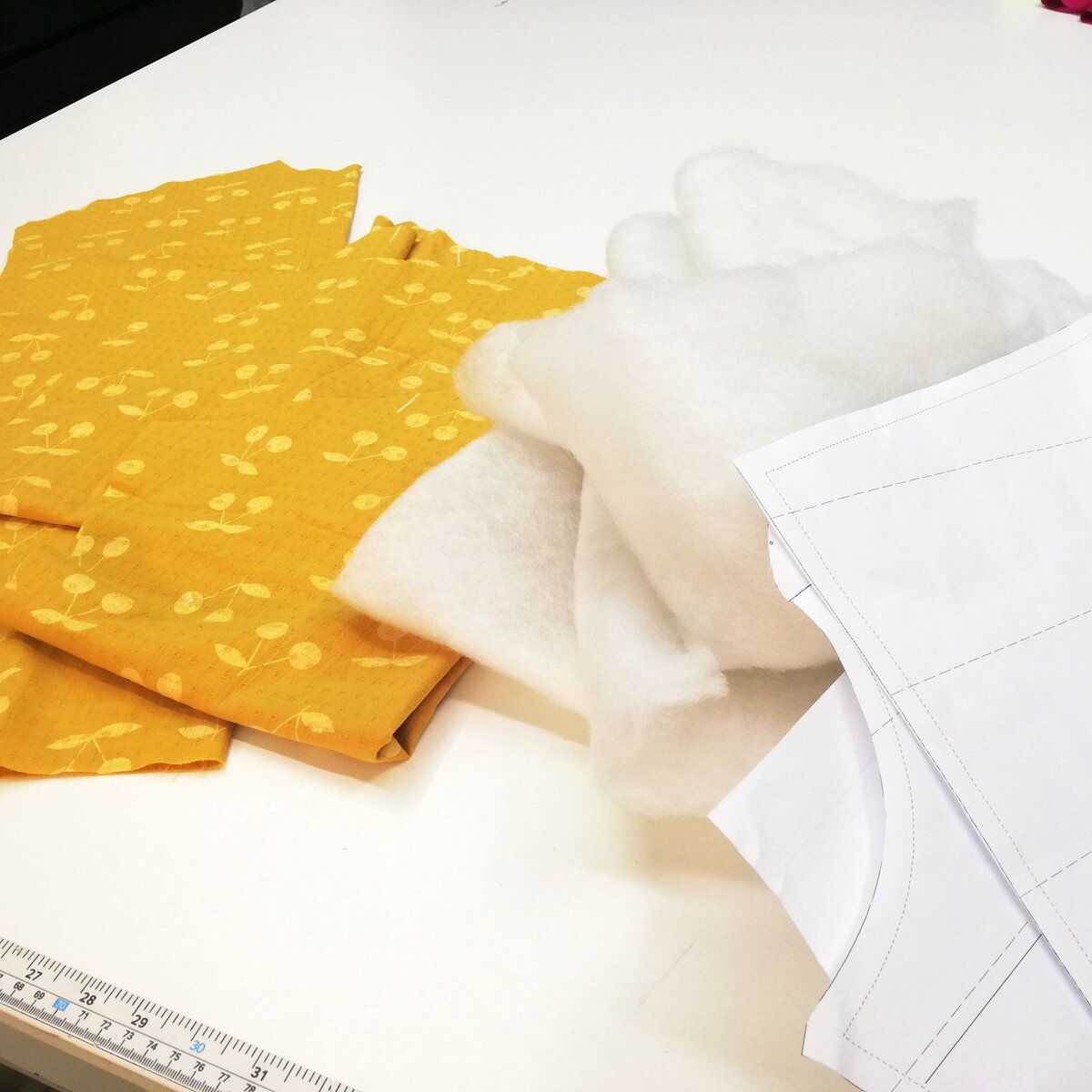 На фото лекала и ткань+утеплитель верха изделия.