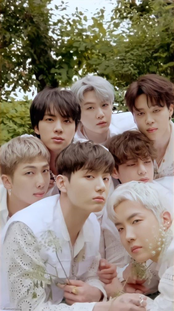 Из всех 7 ребят BTS, самыми эмоциональными, чувственными и впечатлительными оказались Чонгук, Хосок, Чимин, Юнги и Намджун, а более крепкие и стойкие это Тэхён и Джин. 