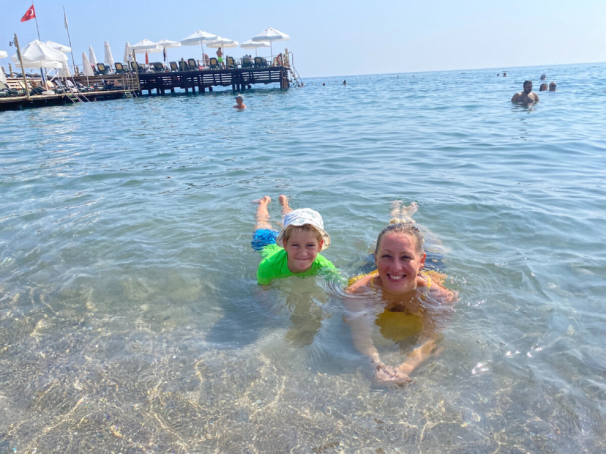 Фото автора. Вчера ещё искупаться успели. Правда, обратная дорога длиною в десять часов все стирает… 