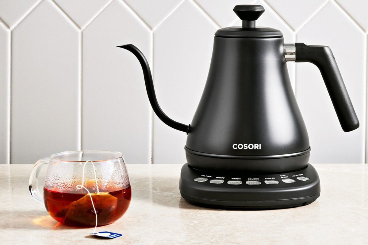 Cosori Gooseneck. Лучший электрический чайник 2023 года по версии ресурса CNET. 