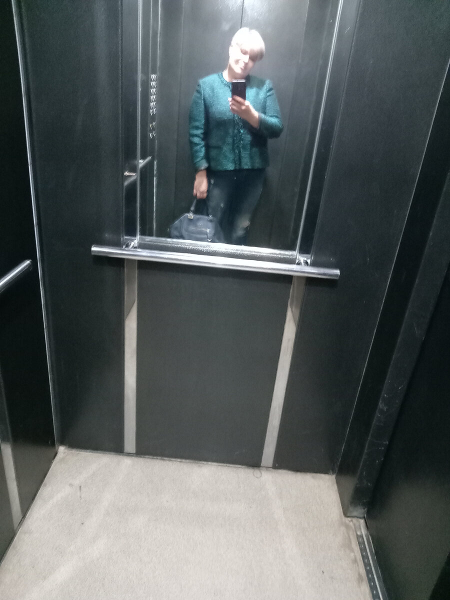 Правда джинсы все равно драные, но ничего, лиха беда начало, зато без рюкзака