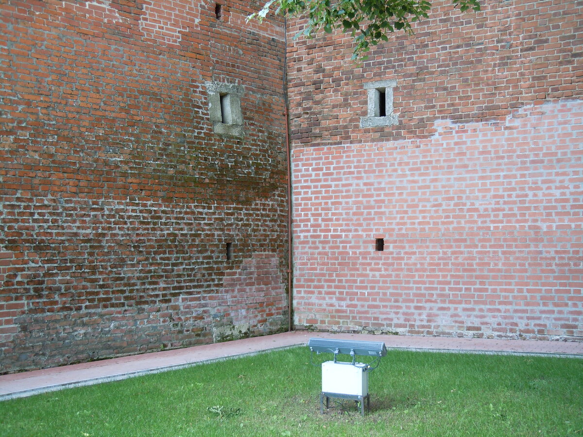 Ну вот, оползень около Северной башни, т. е. рядом с фуникулёром. Фото из репортажа с сайта NN.-10