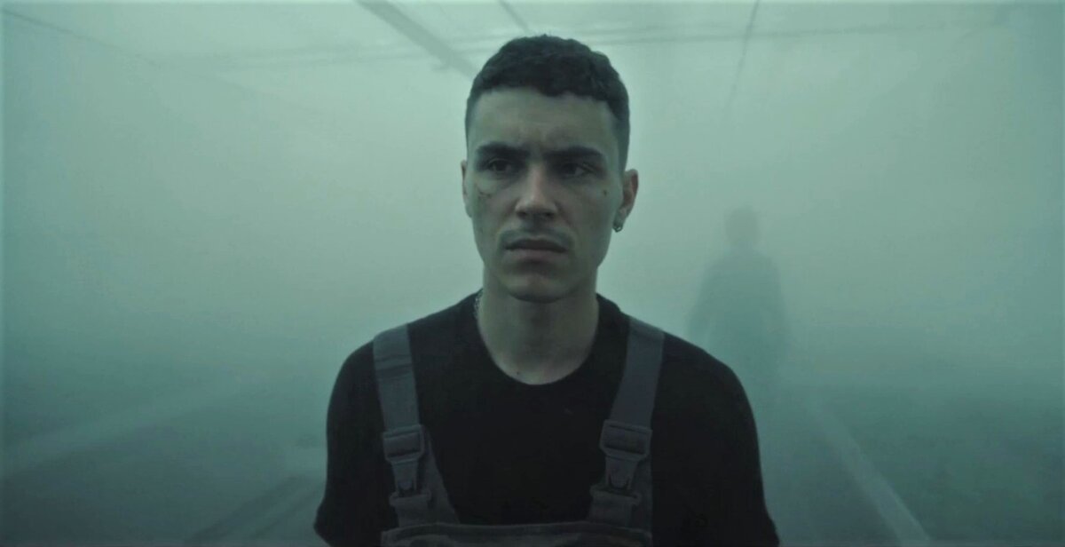 Скриншот из сериала "El silencio" ("Здесь любят тишину").