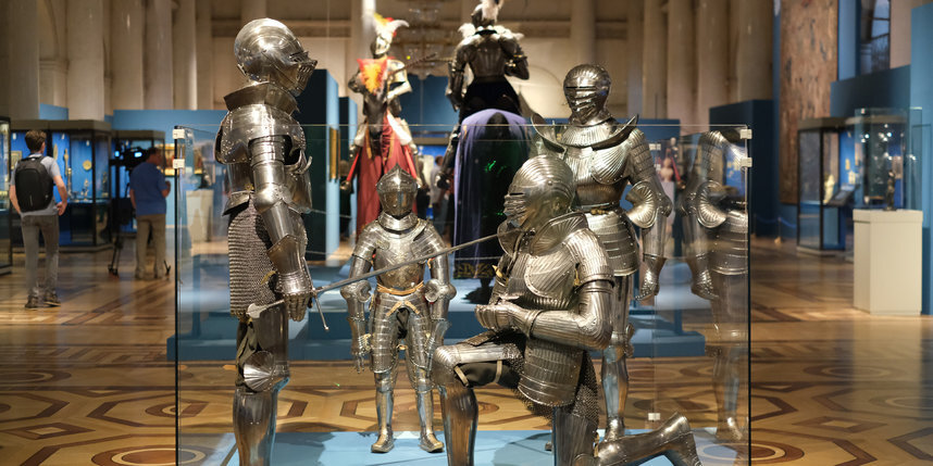    На выставке представлены парадные и турнирные доспехи, в том числе детские.Игорь Акимов.