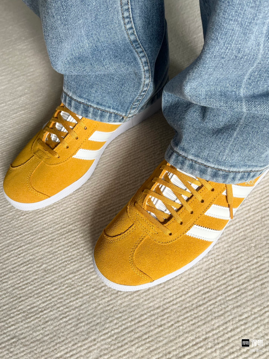 Adidas gazelle clearance yellow on feet