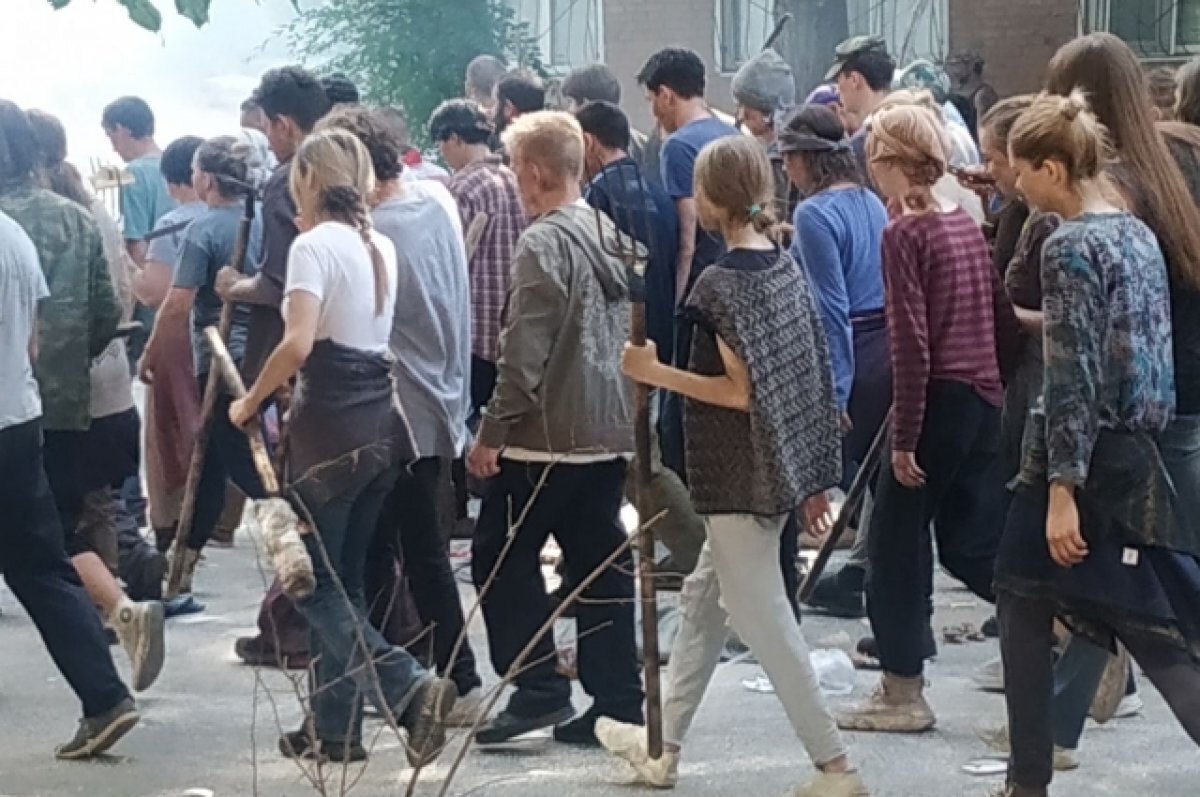    Оренбуржцы снимаются в роди бомжей и полицейских