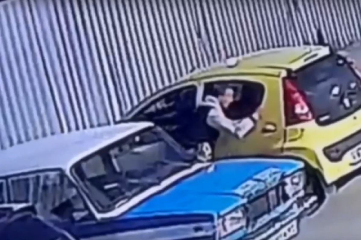    В Твери задержали 54-летнего мужчину, взламывающего автомобили на парковках