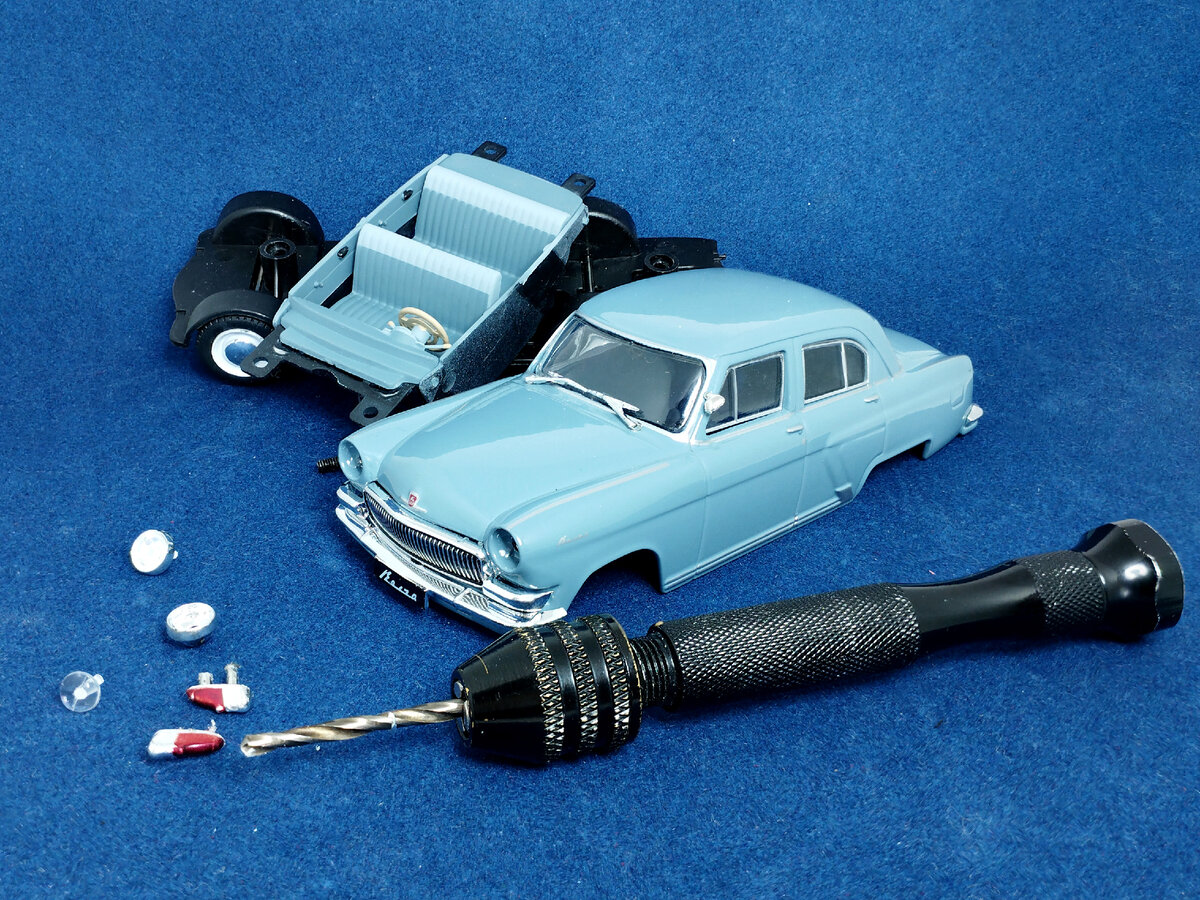 Рис. 2. Модель автомобиля ГАЗ-21Р "Волга" в разобранном виде