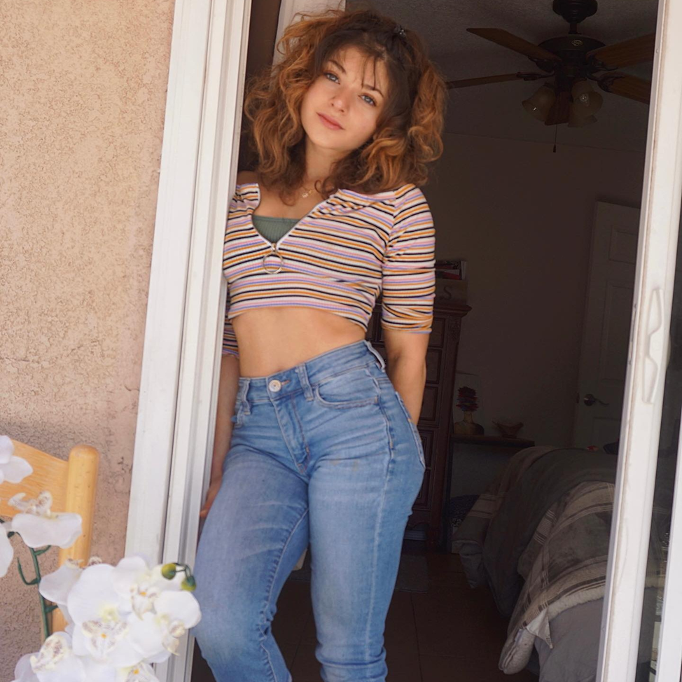 Биография Серены Абвех.