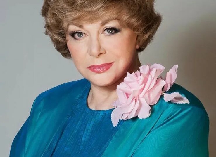 Эдита Пьеха променяла курорты на небольшой деревенский домик!