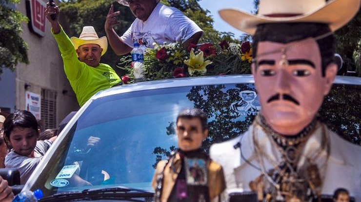 Празднование в Мексике 109-летия со дня рождения бандита Хесуса Мальверде, «святого покровителя» наркоторговцев, казненного в 1903 году