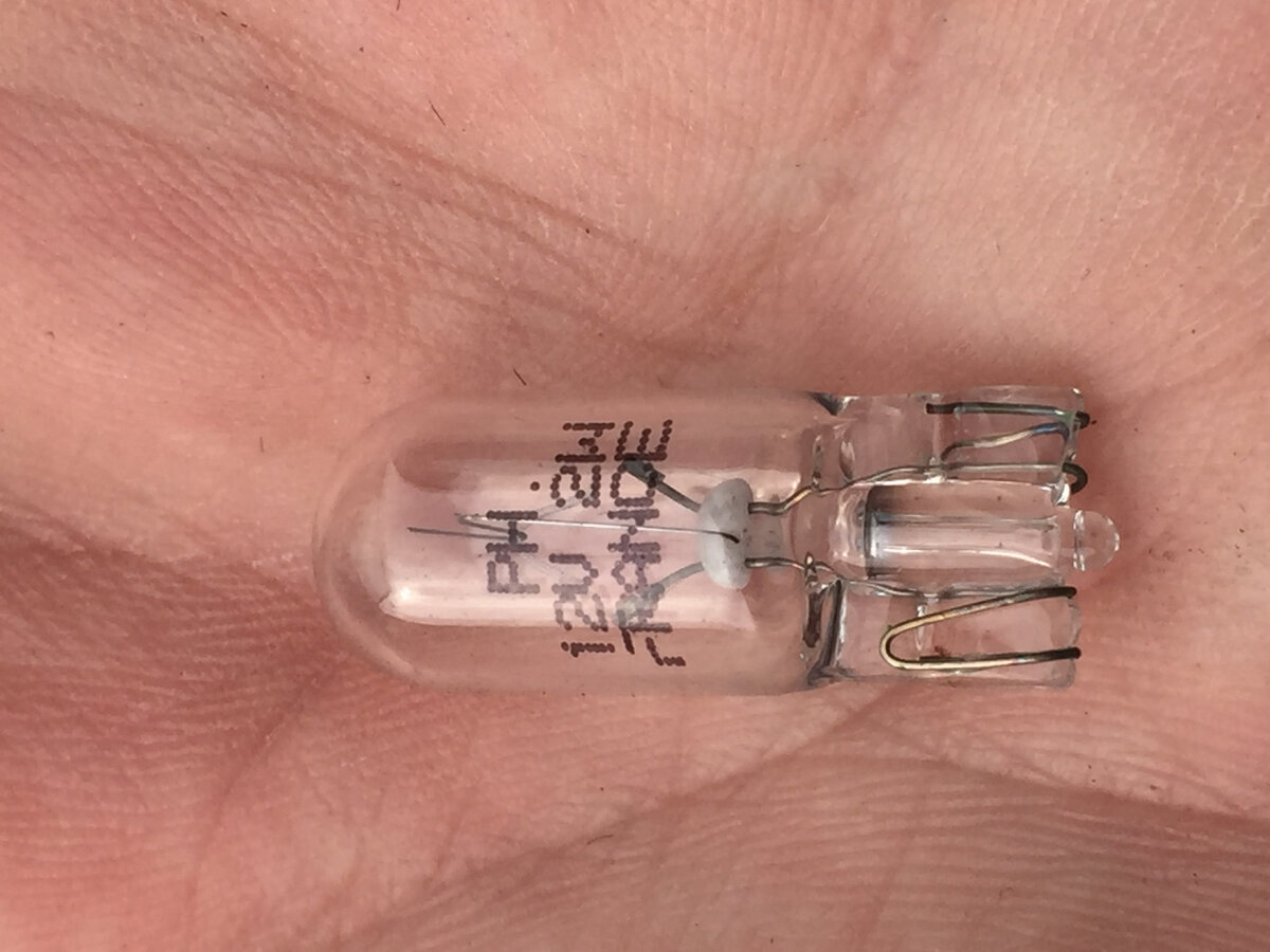 Родная лампа панели приборов Opel Omega B 12V 2W