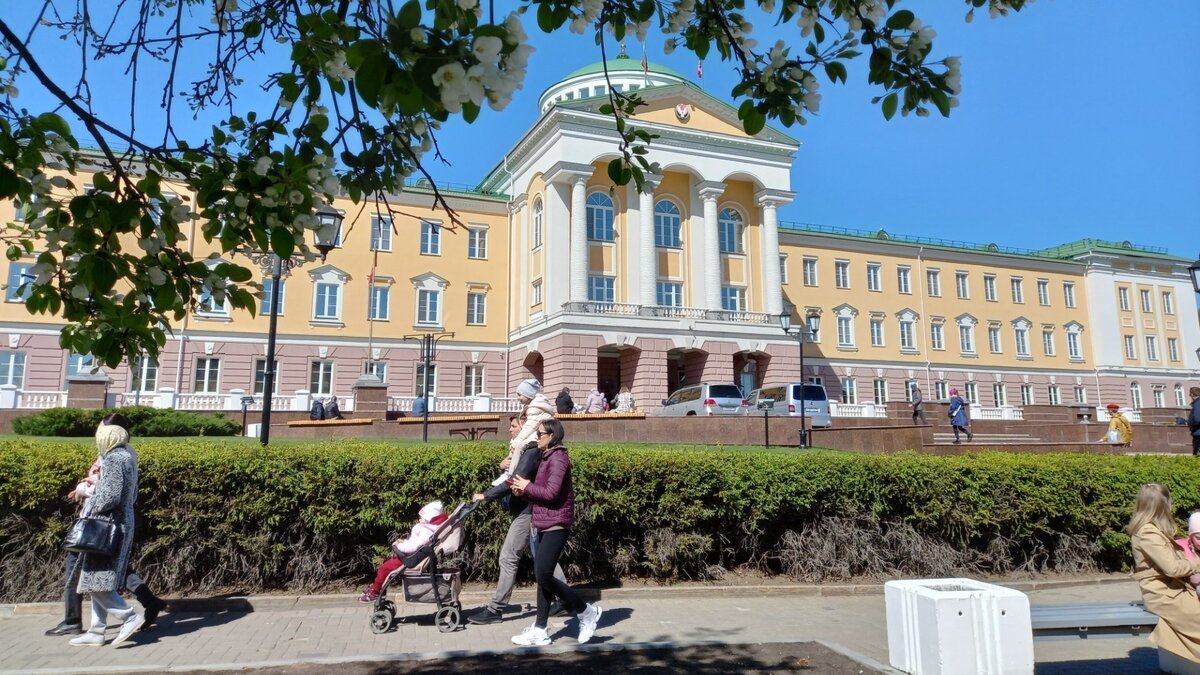     Эксперты отмечают, что Александр Бречалов уступает влияние местным элитам. Троих наших земляков спасли на озере Тургояк недалеко от Челябинска. В предстоящие выходные жителей республики ждет испытание рекордной жарой. Udm-Info подводит итоги пятницы, 7 июля.