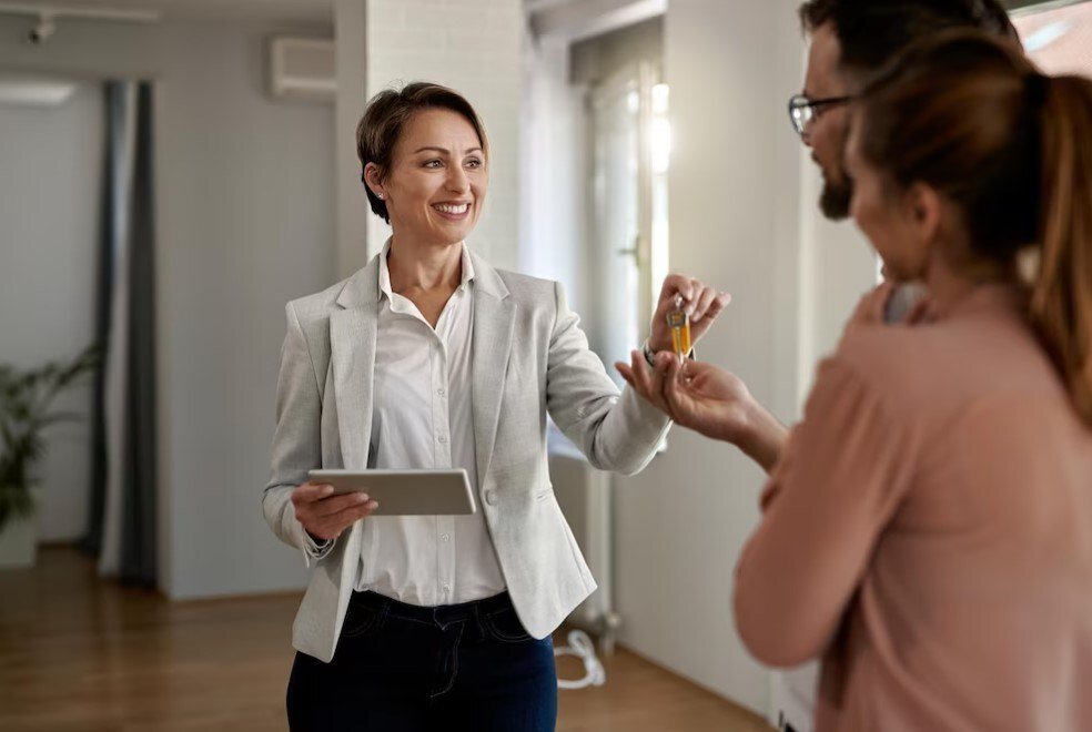  Люди не всегда понимают, что может сделать риэлтор и сколько стоят его услуги. Фото: ru.freepik.com