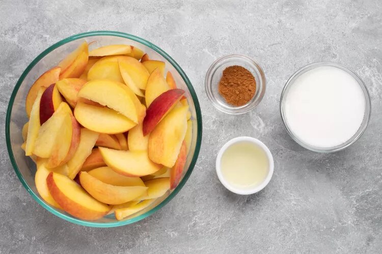 Ингредиенты для приготовления ароматной персиковой начинки Фото: thespruceeats.com