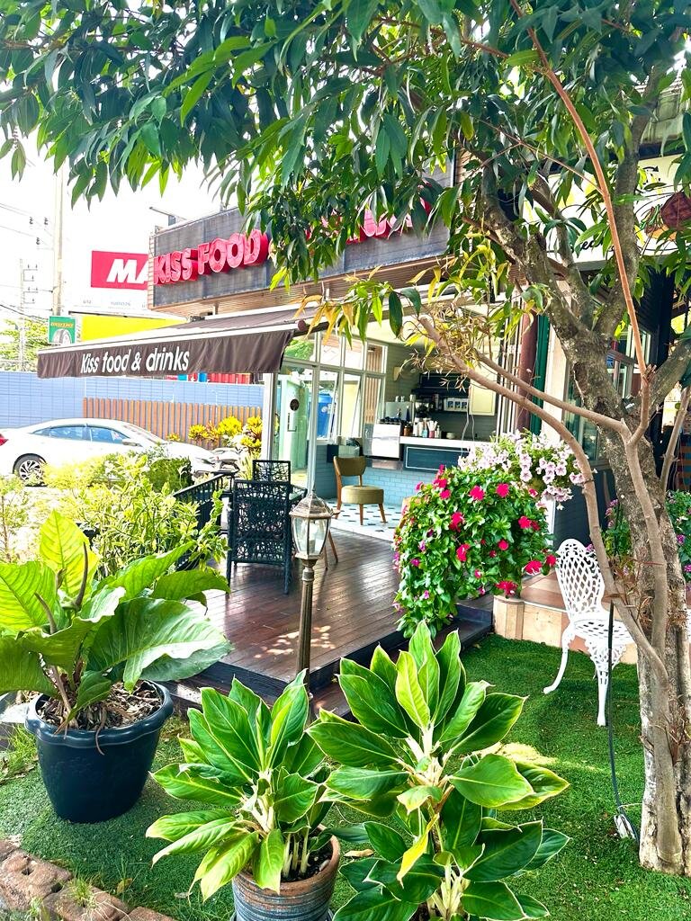 город Паттайя кафе Kiss food and drinks