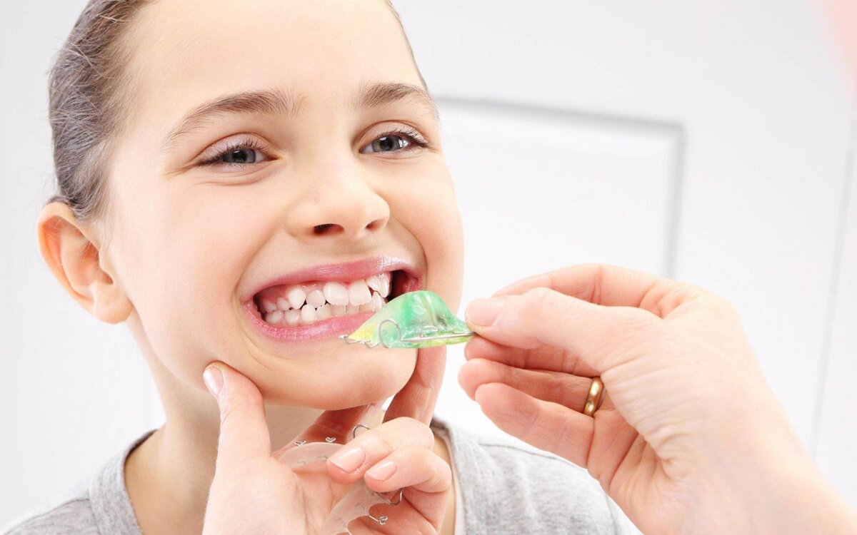 Ортодонтическое лечение детей Начнем с того, что ортодонтическое лечение всегда должно планироваться с особой тщательностью и вниманием для достижения желаемых результатов.