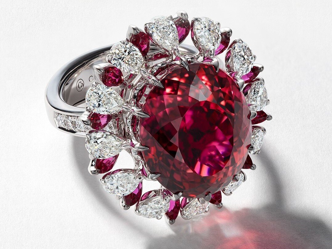 Кольцо Rozetta с турмалином рубеллитом, рубинами и бриллиантами из коллекции Discovery, Chamovskikh