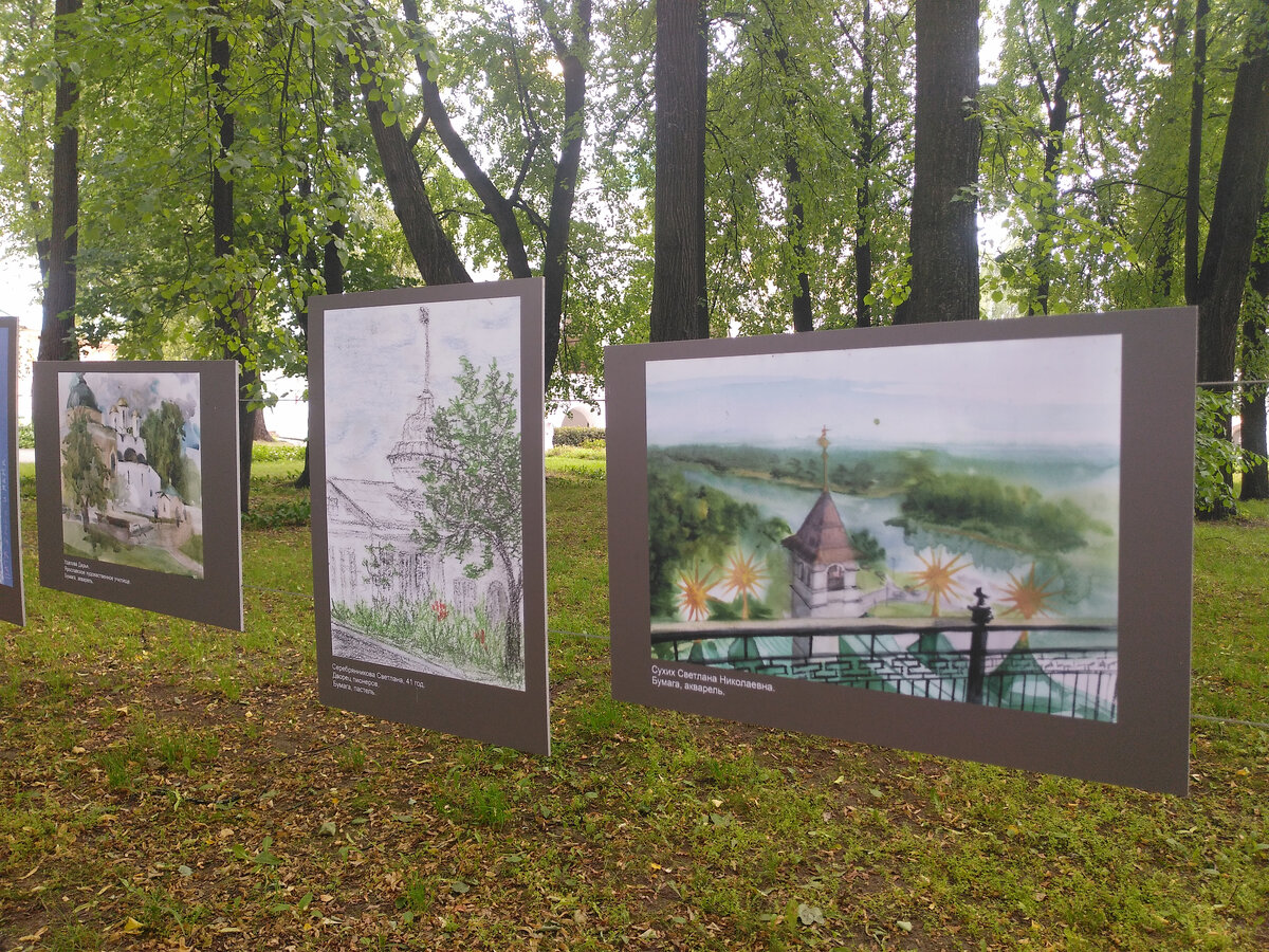 Здорово сидеть на крыше и рисовать всю эту красоту!