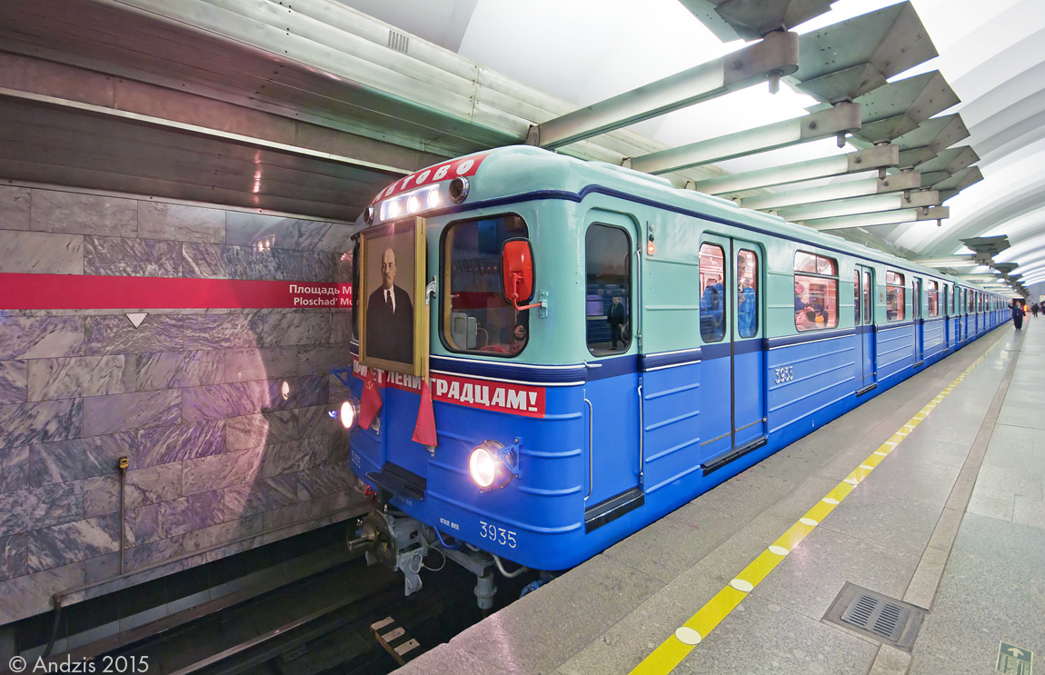 Вагоны санкт петербург. Еж3 Санкт Петербург. Метро ЕМА Санкт-Петербург. Вагон еж 3 Санкт Петербург. Метропоезд ЕМА.