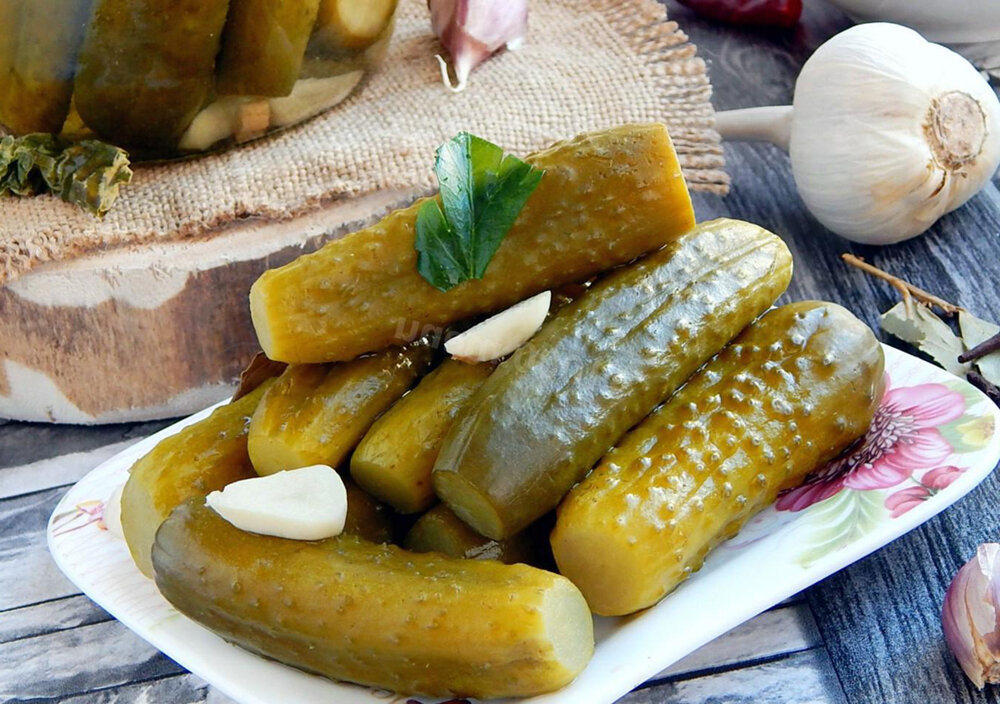 Солёные огурцы классические.