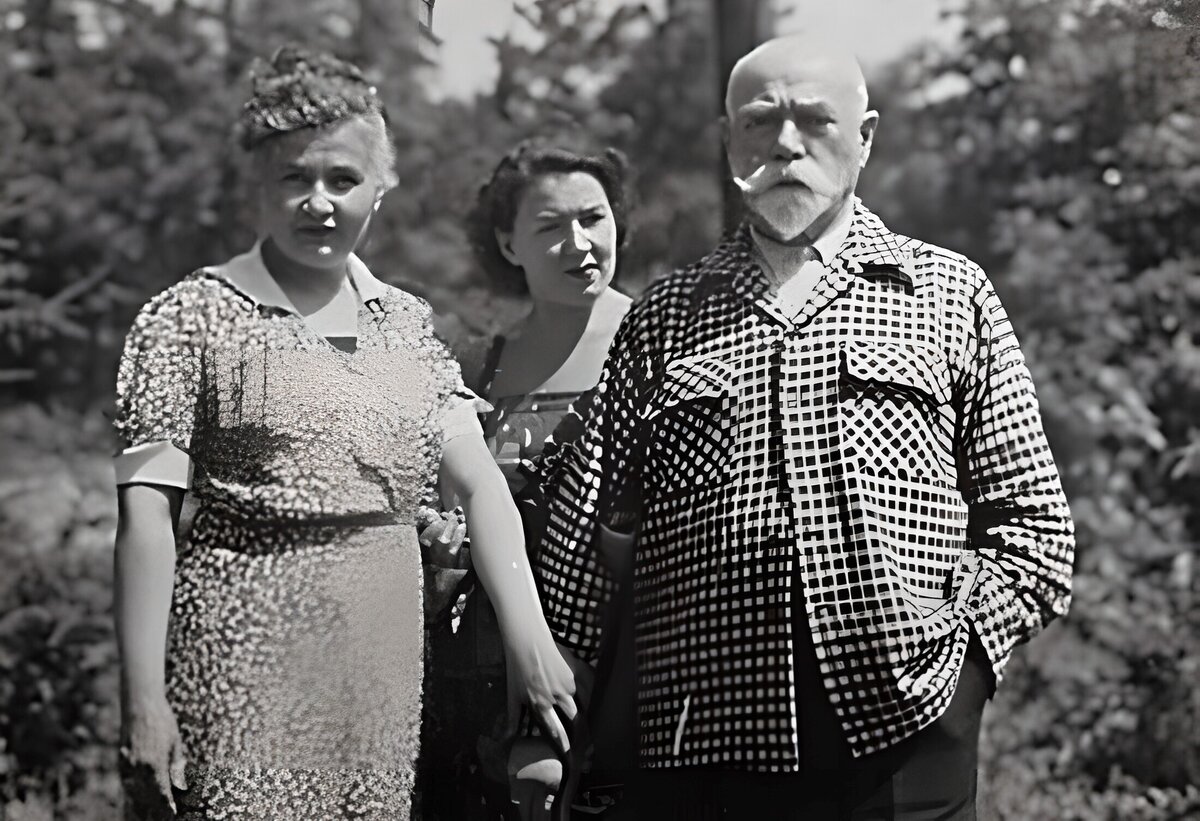 Дочь генерала жена генерала. Деникин антон иванович. деникин антон ивановичсемьч. деникин антон иванович жена. деникин антон иванович дочь.