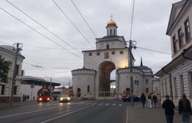 Каменные золотые ворота во Владимире