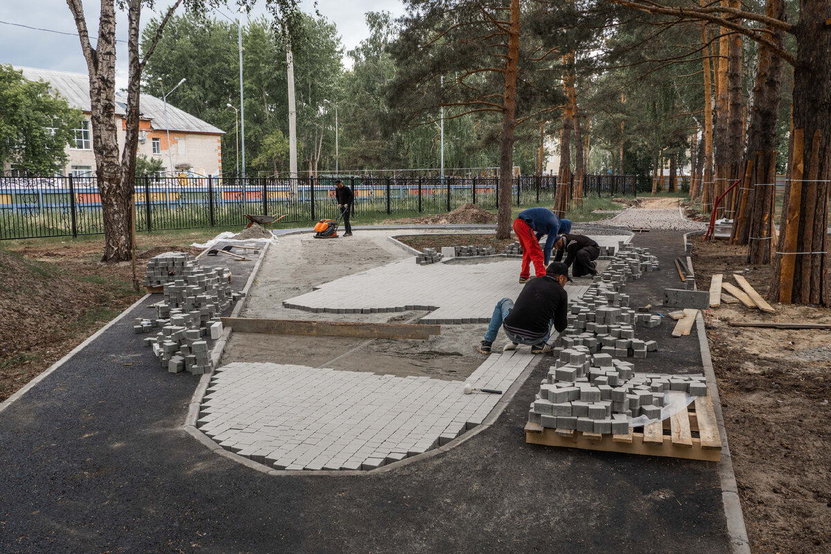 Сквер депутатов Тюмень. Сквер школьный Тюмень. Сквер школьный Красноярск. Парк школьный Тюмень.