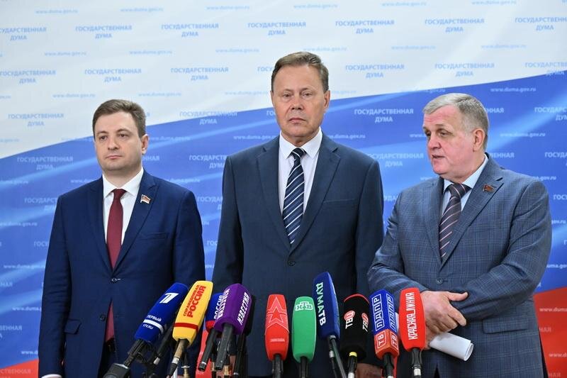 Н.В. Арефьев, Председатель ЦС ООО «Дети войны» (в центре)