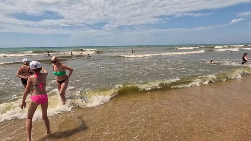 Анапа пляж люди. Анапский пляж. Анапа море пляж с людьми. Купание на пляжах Анапы. В одессе жил купался в черном