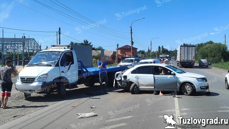     В Ростовской области произошла массовая авария с участием эвакуатора, сообщили в региональном УГИБДД.