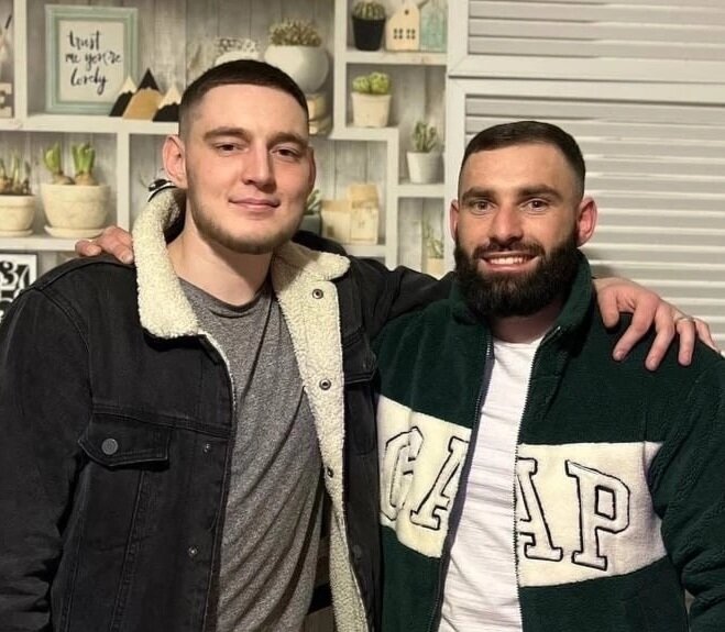 Реальное фото братьев.