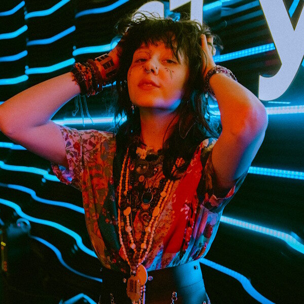     Дочь Глюкозы призывает «Убегать», чтобы обрести свободу